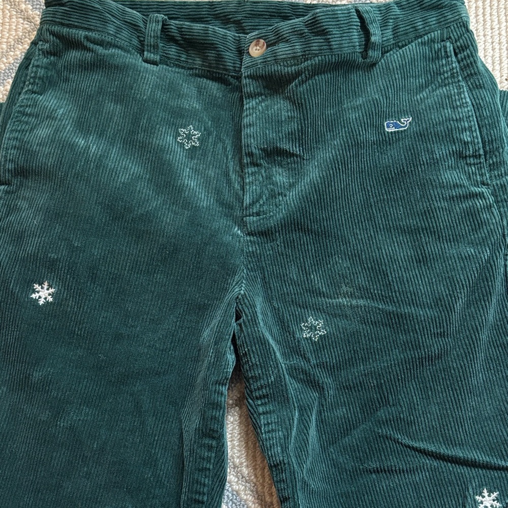 EUC Vineyard Vines Green Corduroy Pants with winter embroidery Sz 18